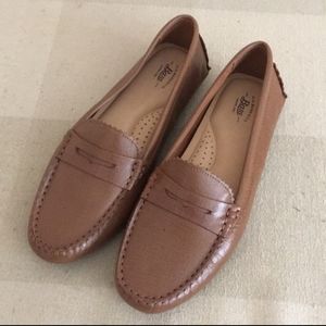 NWT Bass Shoes 8M driving loafer moccasins